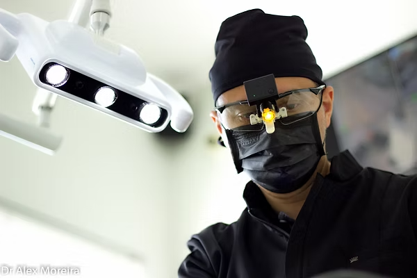 Dentista trabalhando